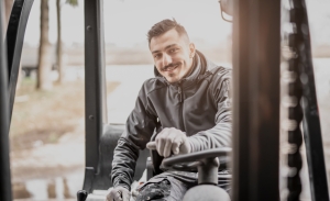 Minister wil meer statushouders sneller aan het werk helpen