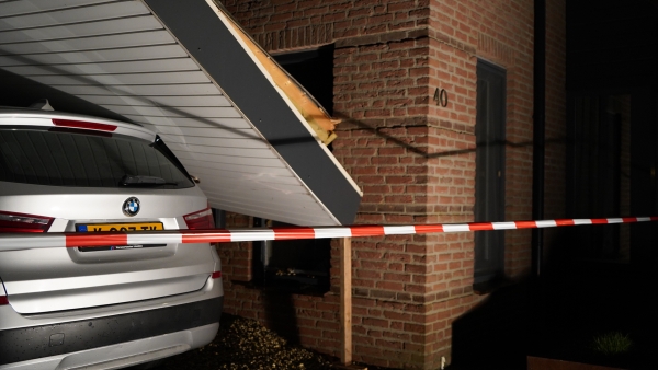 Carport in Wanssum ingestort na hevige regenval