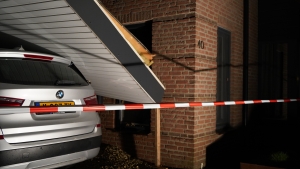 Carport in Wanssum ingestort na hevige regenval