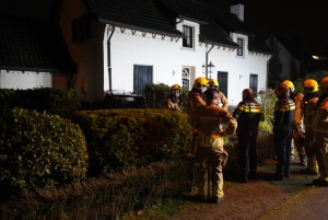 Auto belandt tegen woning Merseloseweg