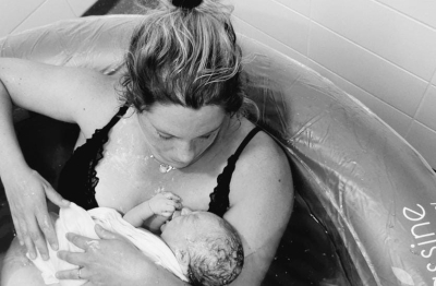 Klinische bevalling in bad bij Geboortecentrum VieCuri