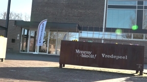 Burgemeester roept iedereen op, kom stemmen!!