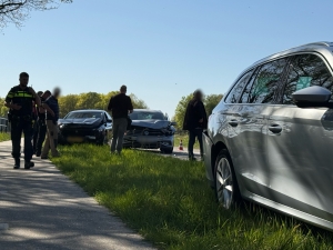Drie auto’s beschadigd bij kettingbotsing in Vredepeel