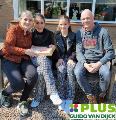 Afgelopen zaterdag ging de vlaai naar:  Luc, Nicole, Floor en Sara Kuijpers vd Burgt