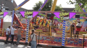 Filmbeelden opening kermis en een interview met Wim en Joop over de kermis 2023