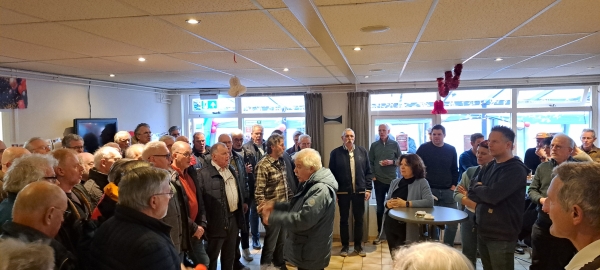 Mannenkoor verrast 50-jarige atletiekvereniging