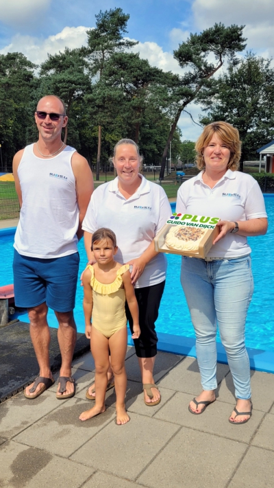 Deze week ging de &quot;dat verdient een vlaai&quot; naar de vrijwilligers van het zwembad in Wanssum