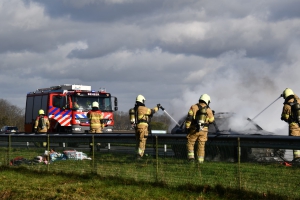 Auto uitgebrand op A73 nabij Smakt