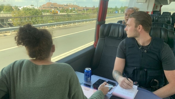 Honderden bekeuringen bij politiecontrole vanuit touringcar