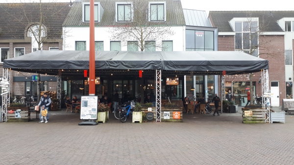 Cafés in Venray openen hun deuren uit protest