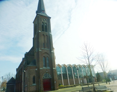Zoeken naar herbestemming kerken Leunen, Veulen en Heide