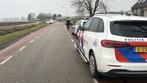 Onopvallende politiewagen geramd in Heide