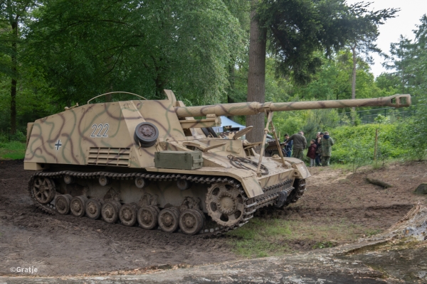 Militracks trekt liefhebbers van historische voertuigen naar Overloon
