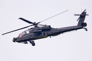 Militaire oefening met Apaches boven De Peel
