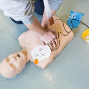 Cursussen reanimatie en gebruik AED op Metameer