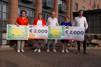 Impressie van uitreiking waardecheques goede doelen van het MWV