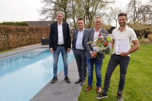 Op de foto van links naar rechts: Sjoerd Terpstra (Rabobank, Noord-Limburg), René Duijkers (Venrays Ondernemers Platform), Jan Jenneskens (wethouder Venray), Bart Alards.