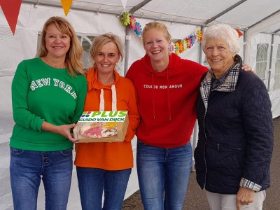 Afgelopen zaterdag ging de vlaai naar: Petra Derks en haar buurtgenoten