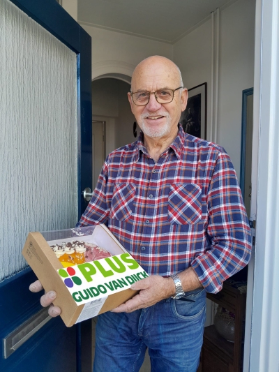 Afgelopen zaterdag ging de vlaai naar:  Vrijwilligers Stichting Loobeek o.l.v. Gerrit Hendriks