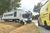 Vrachtwagen in greppel